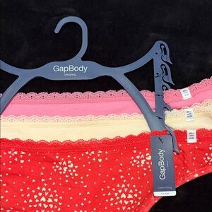 $15 🛍️ GapBody Lace Trim Thong Set of 3 Size Large